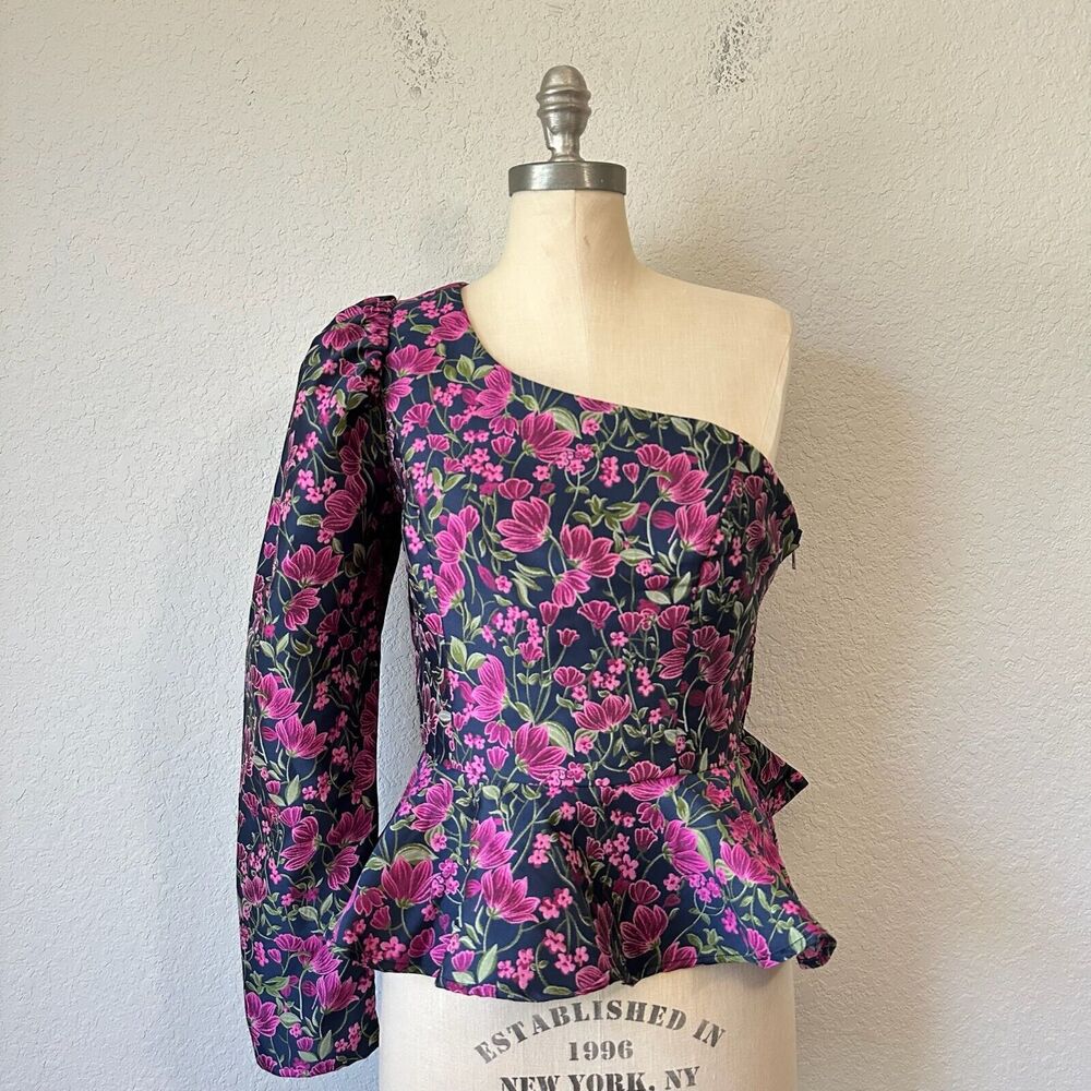 NWOT EN SAISON Floral Jacquard One Shoulder Top in Multi Floral Print